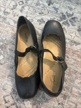 Trotters ballet flats